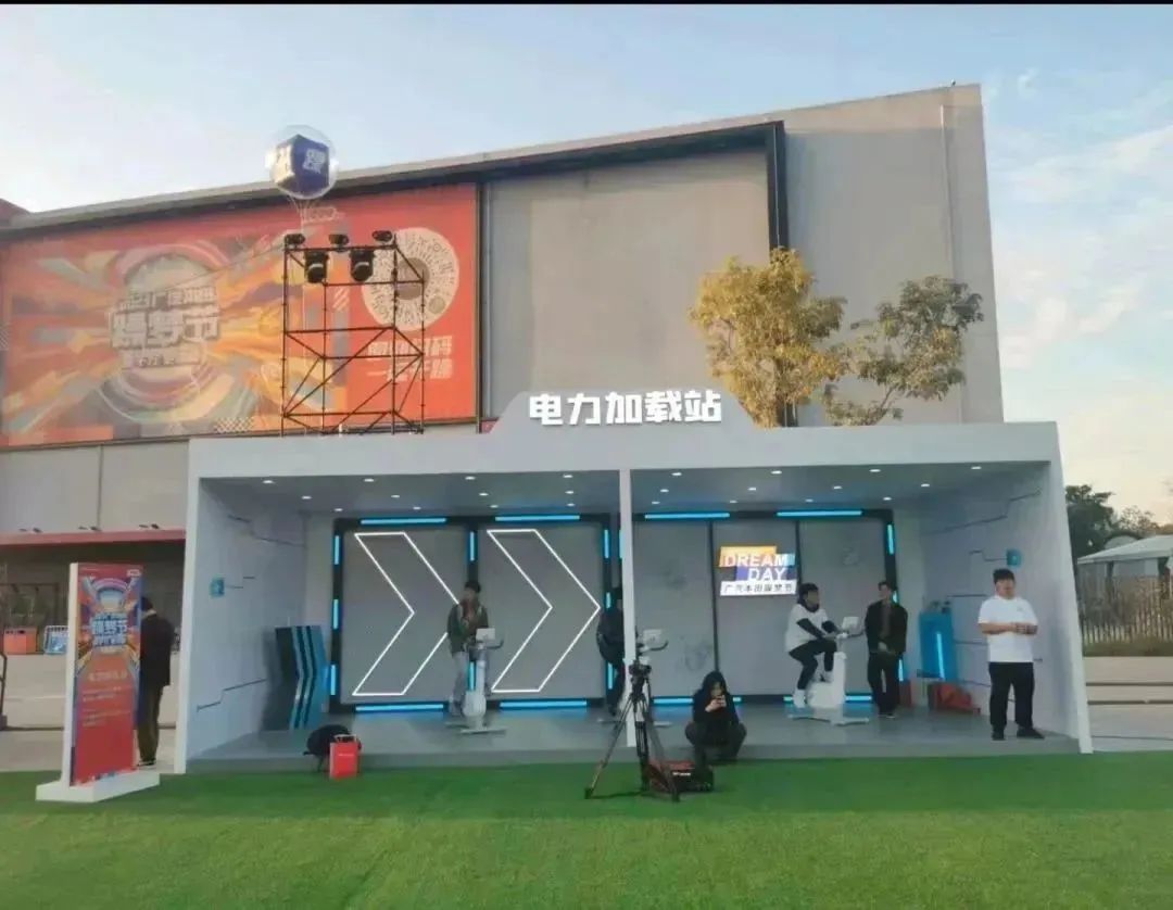 篷房產(chǎn)品的多種用途：活動(dòng)、野營(yíng)和臨時(shí)住屋