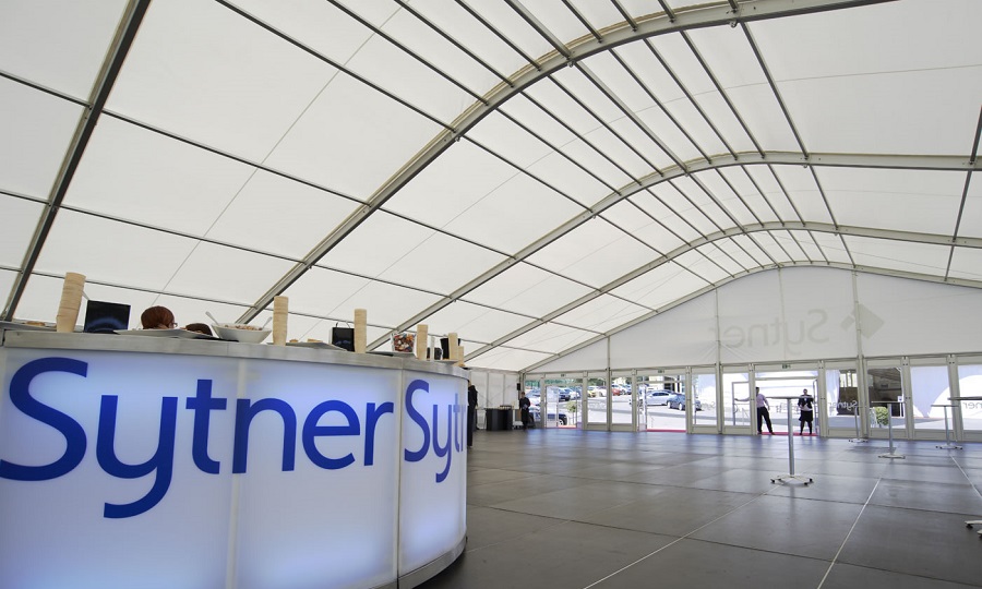 弧頂篷房配玻璃門